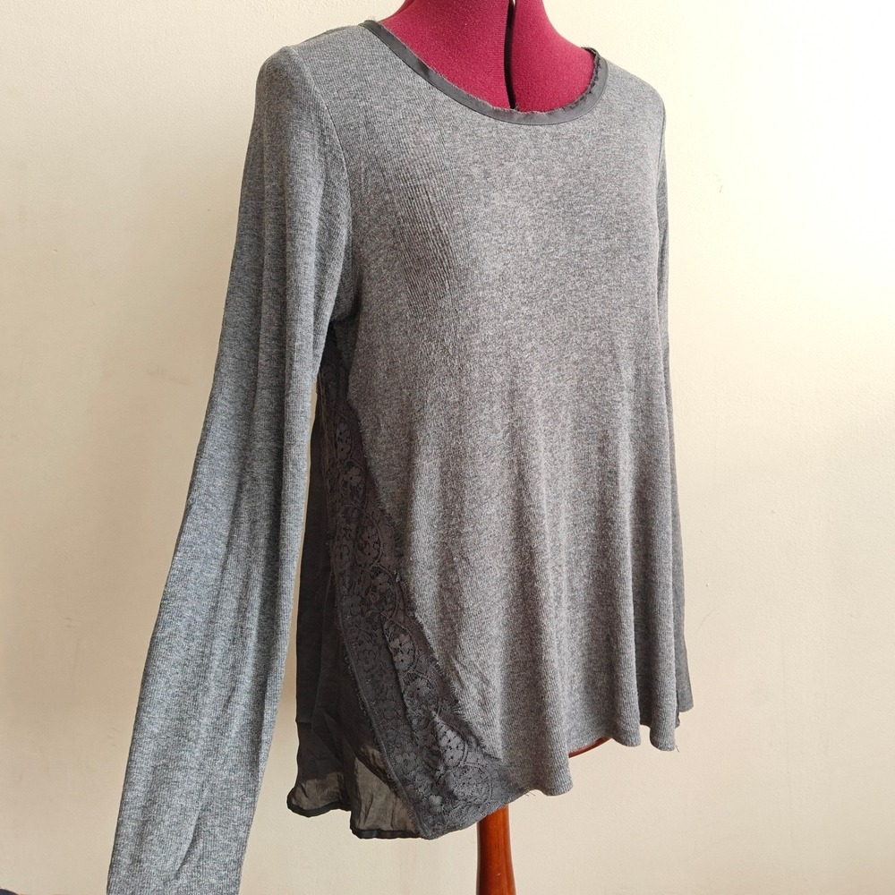 Bordeaux Womens Top‎ Lace Gray Knit Long Sleeve Round Neck High Low Top Medium